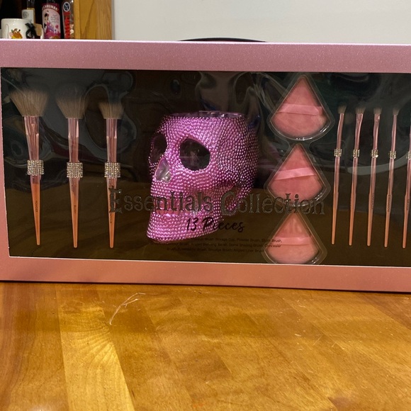 NWT.  13 piece, Essentials Collection, makeup brush/holder set. - Picture 1 of 12
